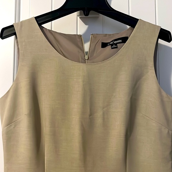 A dress - Picture 2 of 7